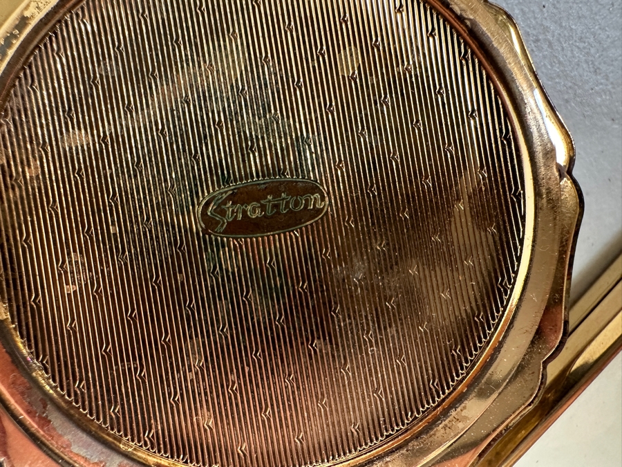 Collection Of Vintage Compacts - See Photos [Photo 16]