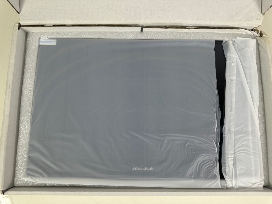 New Desklab Ultralight Portable Touchscreen Monitor [Photo 3]