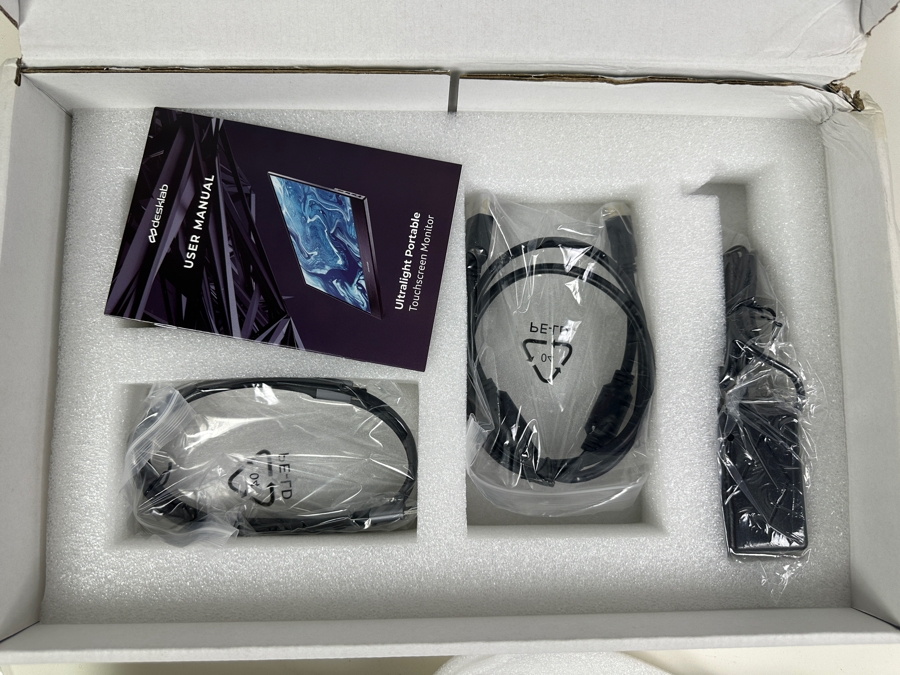 New Desklab Ultralight Portable Touchscreen Monitor [Photo 4]