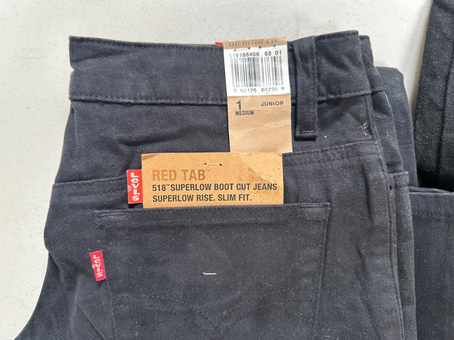 Collection Of Women's LEVI'S Jeans & Shorts Of Various Sizes [Photo 8]