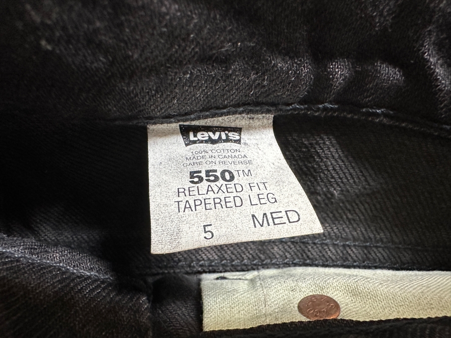 Collection Of Women's LEVI'S Jeans & Shorts Of Various Sizes [Photo 9]