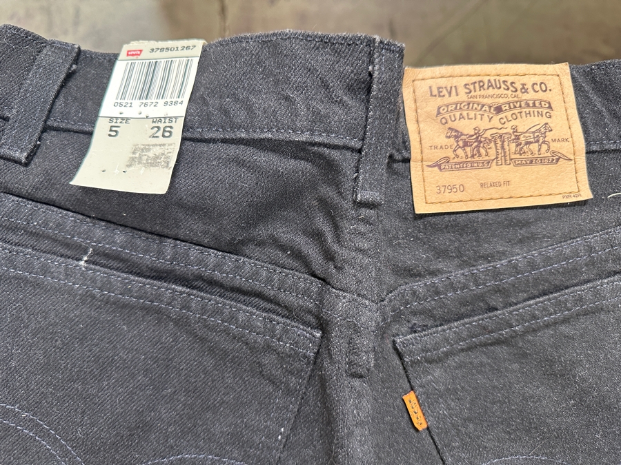 Collection Of Women's LEVI'S Jeans & Shorts Of Various Sizes [Photo 5]