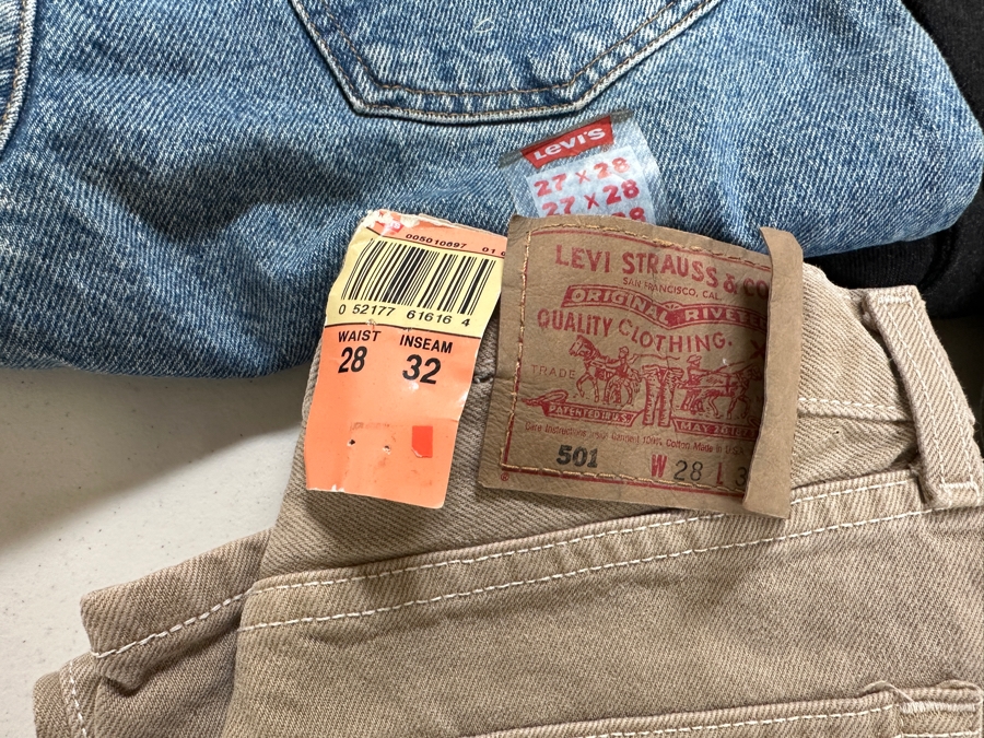 Collection Of Men's LEVI'S Jeans Of Various Sizes [Photo 2]