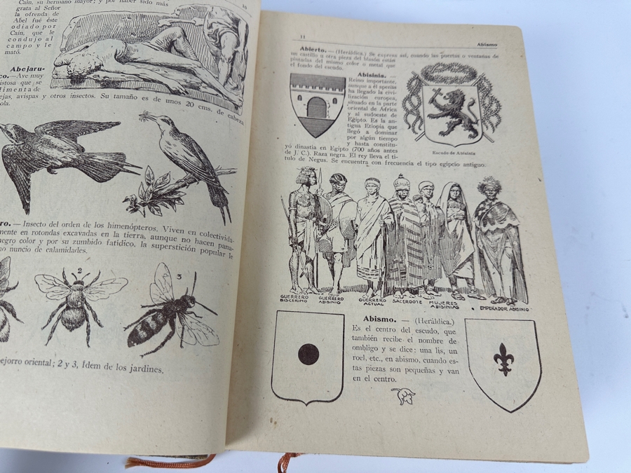 Vintage 1944 Mexico 2 Volume Graphic Dictionary Of Art And Artistic Crafts [Photo 7]