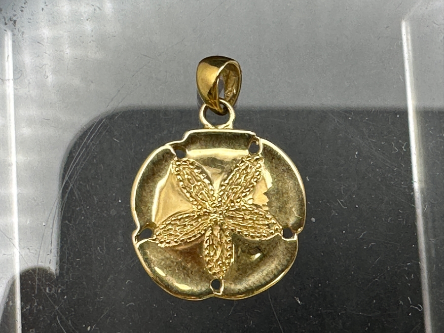 14K Gold Sand Dollar Pendant 2.6g Gold Melt Value $131 [Photo 3]