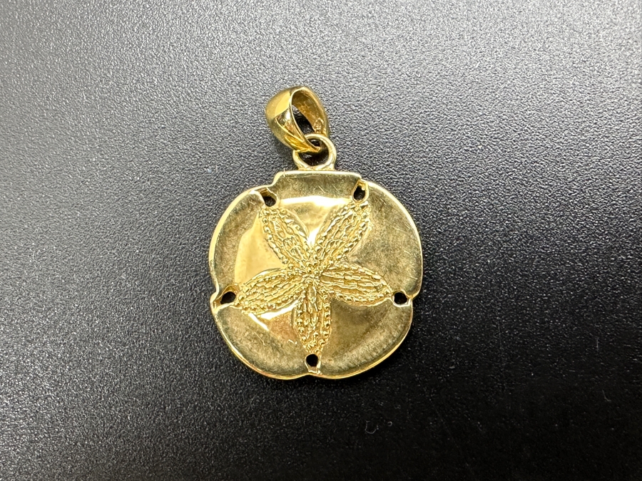 14K Gold Sand Dollar Pendant 2.6g Gold Melt Value $131 [Photo 2]
