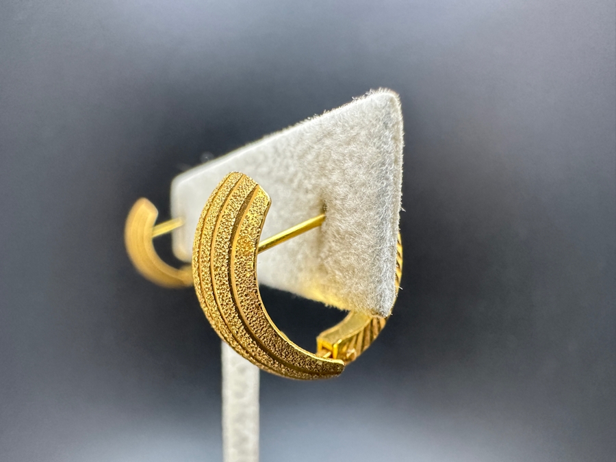 18K Gold Earrings 4.2g Gold Melt Value $272 [Photo 4]