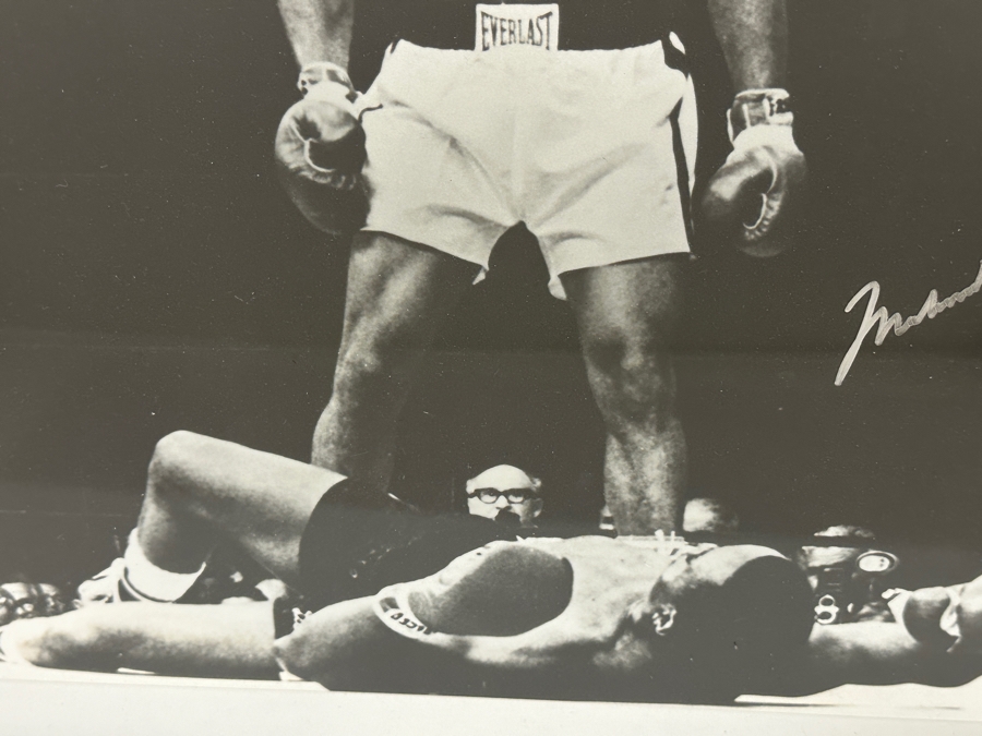 Autographed Muhammad Ali With Sonny Liston B&W Photograph With Certificate Of Authenticity By OnlineAuthentics.com 20' X 16' Framed 25.5 X 21.5 [Photo 4]