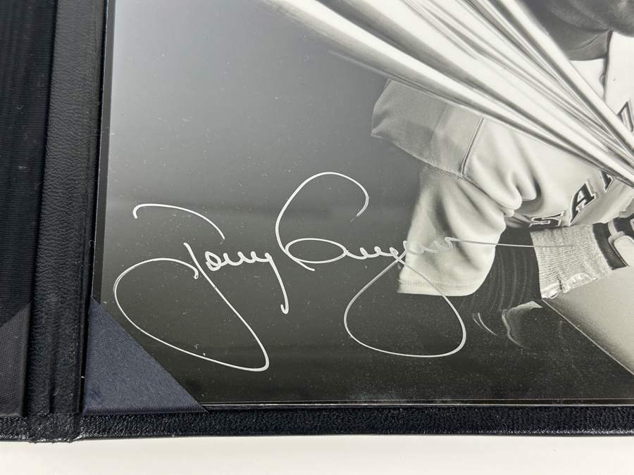 Autographed Upper Deck Authenticated Collector's Choice Tony Gwynn B&W Photograph 8 X 10 [Photo 4]