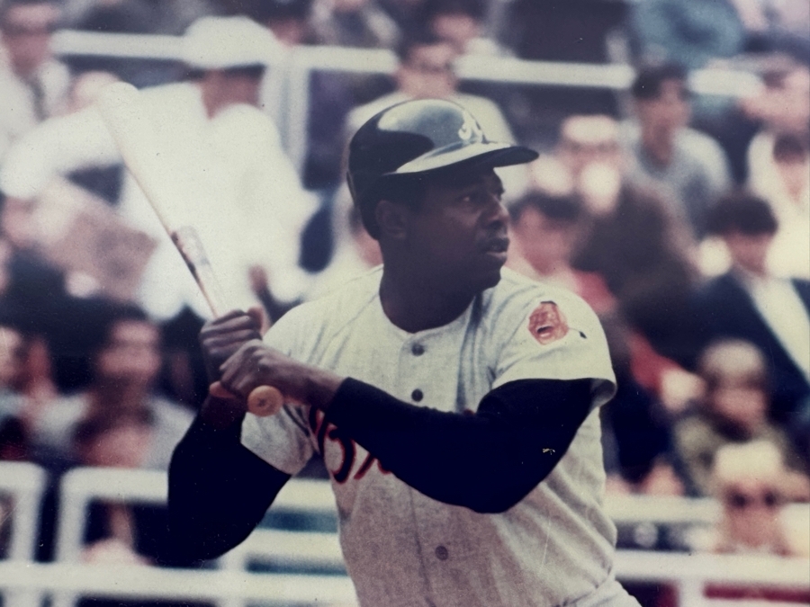 Hank Aaron Autographed 8 X 10 Color Photo Plaque  [Photo 5]