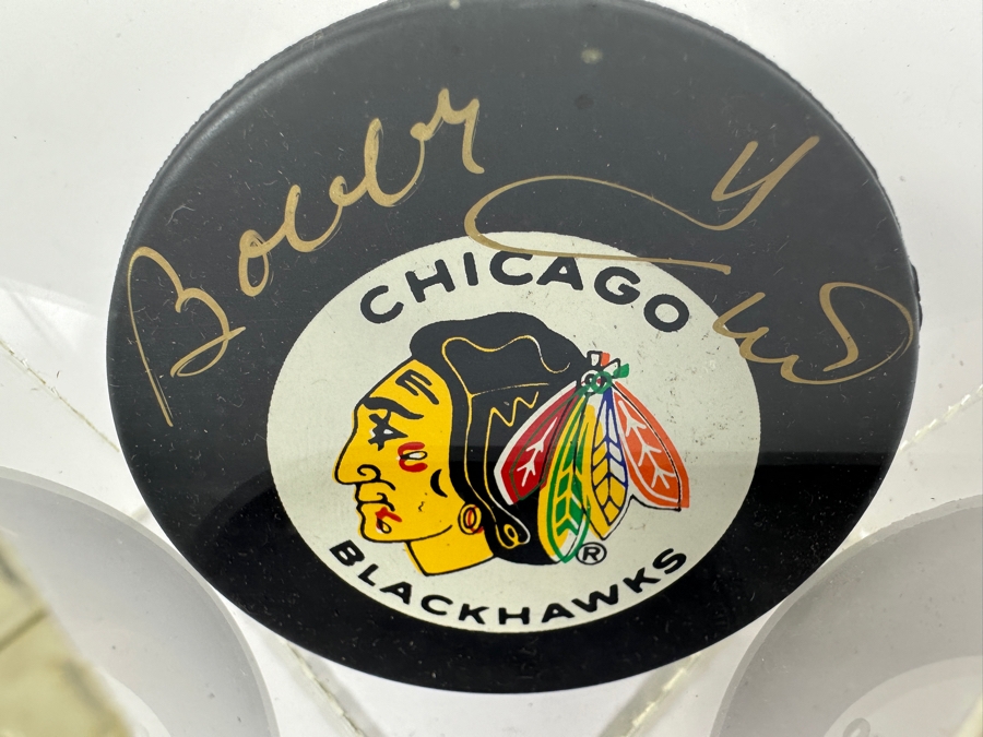Bobby Hull Autographed Hockey Puck Chicago Blackhawks NHL In Acrylic Display Case [Photo 5]