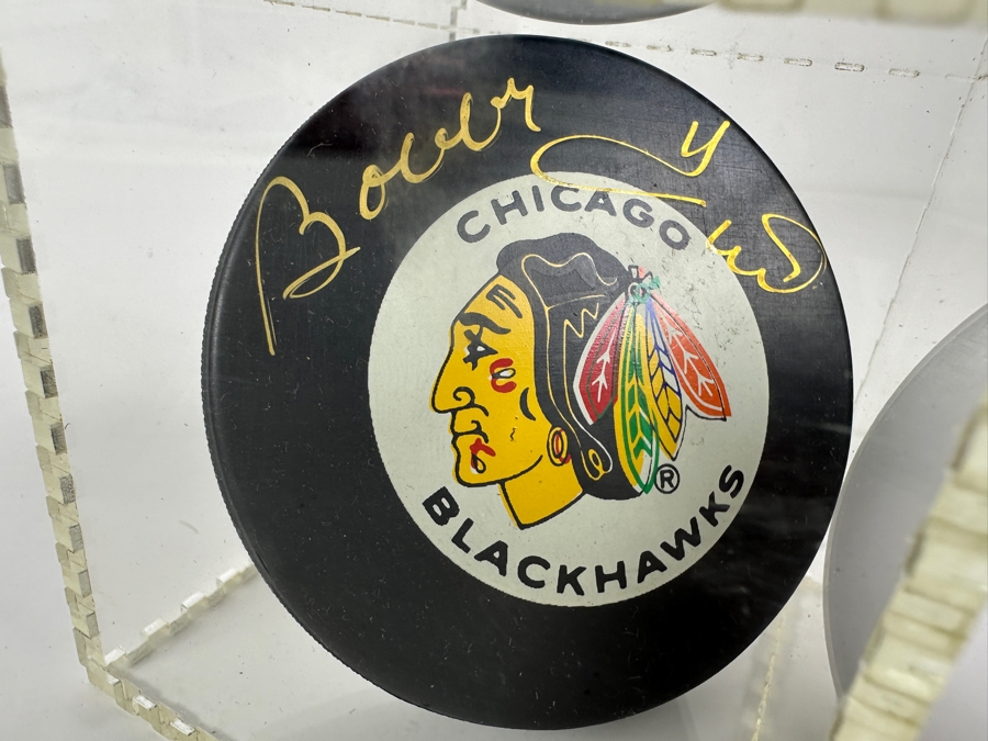Bobby Hull Autographed Hockey Puck Chicago Blackhawks NHL In Acrylic Display Case [Photo 3]