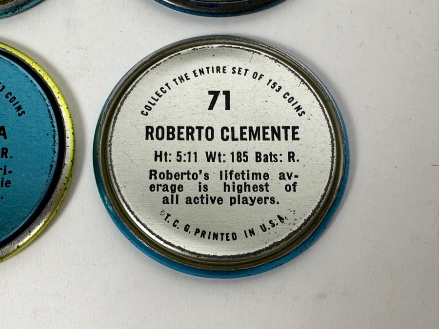 3 1971 Topps MLB Baseball Coins: Matty Alou, Lou Piniella & Roberto Clemente Plus 1 1965 Old London Willie Mays Trading Coin [Photo 8]