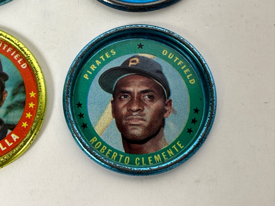 3 1971 Topps MLB Baseball Coins: Matty Alou, Lou Piniella & Roberto Clemente Plus 1 1965 Old London Willie Mays Trading Coin [Photo 6]