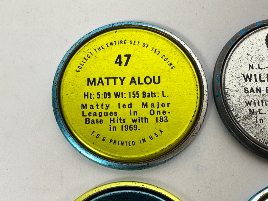 3 1971 Topps MLB Baseball Coins: Matty Alou, Lou Piniella & Roberto Clemente Plus 1 1965 Old London Willie Mays Trading Coin [Photo 10]