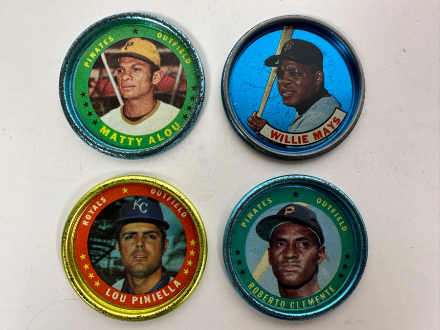 3 1971 Topps MLB Baseball Coins: Matty Alou, Lou Piniella & Roberto Clemente Plus 1 1965 Old London Willie Mays Trading Coin [Photo 2]