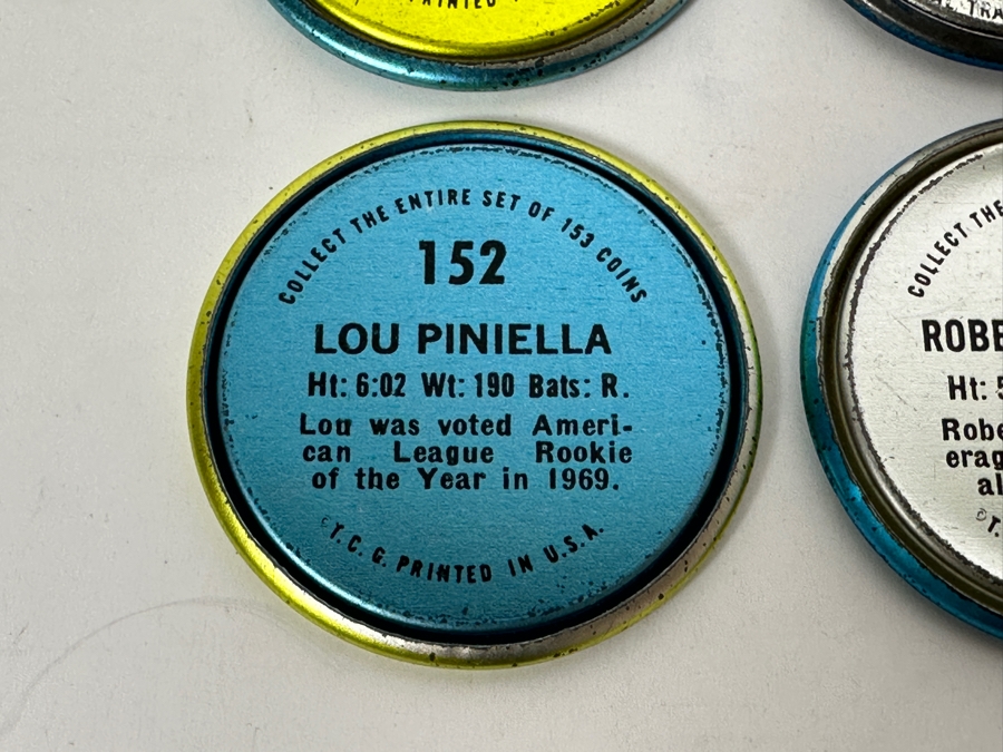 3 1971 Topps MLB Baseball Coins: Matty Alou, Lou Piniella & Roberto Clemente Plus 1 1965 Old London Willie Mays Trading Coin [Photo 9]
