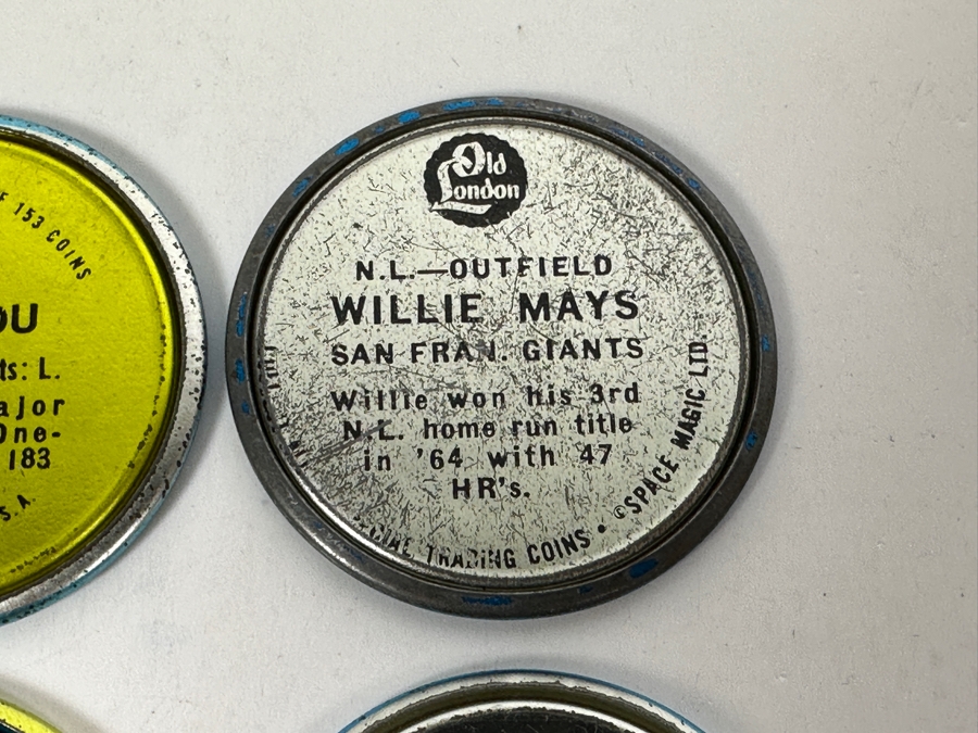 3 1971 Topps MLB Baseball Coins: Matty Alou, Lou Piniella & Roberto Clemente Plus 1 1965 Old London Willie Mays Trading Coin [Photo 11]