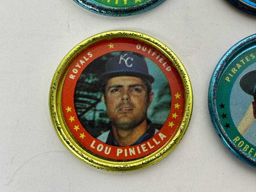 3 1971 Topps MLB Baseball Coins: Matty Alou, Lou Piniella & Roberto Clemente Plus 1 1965 Old London Willie Mays Trading Coin [Photo 5]