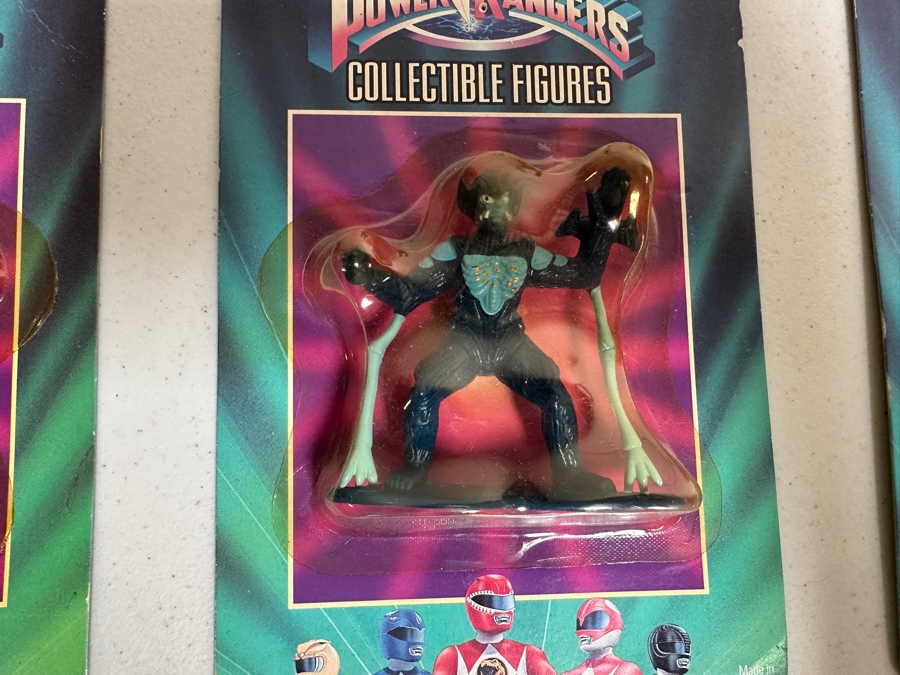 Just Added - Huge Vintage Lot Mighty Morphin Power Rangers Pogs (Some New In Packaging) & Three 1993 Bandai Power Ranger Action Figures In Blister Packs [Photo 4]