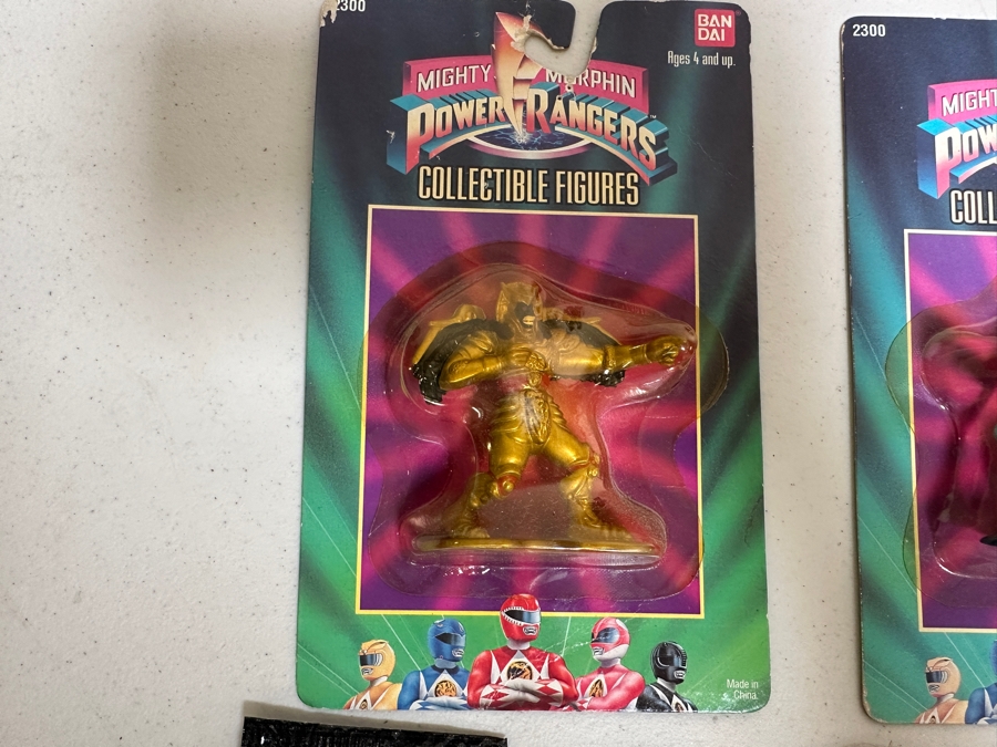 Just Added - Huge Vintage Lot Mighty Morphin Power Rangers Pogs (Some New In Packaging) & Three 1993 Bandai Power Ranger Action Figures In Blister Packs [Photo 2]