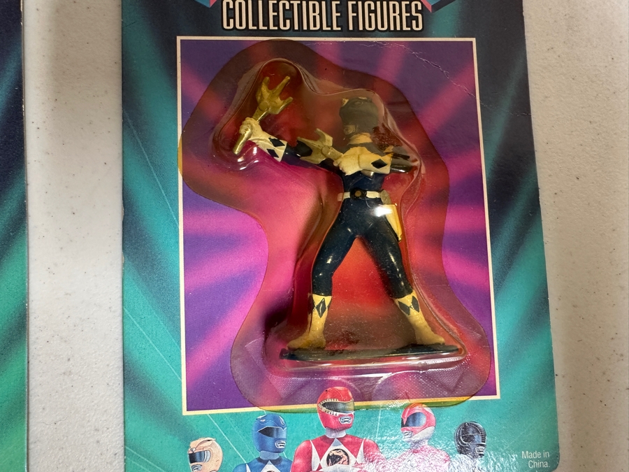 Just Added - Huge Vintage Lot Mighty Morphin Power Rangers Pogs (Some New In Packaging) & Three 1993 Bandai Power Ranger Action Figures In Blister Packs [Photo 5]