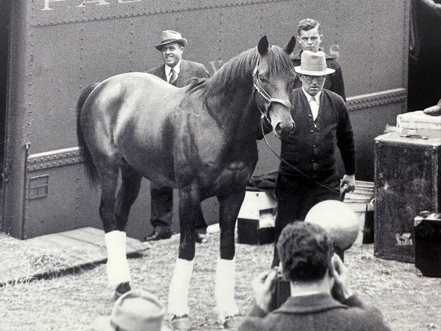 B&W Photograph Of Seabisquit Champion Thoroughbred Racehorse Arriving At Belmont Park In 1938 Via Pacific Lines Railroad Photo 10 X 8 [Photo 3]