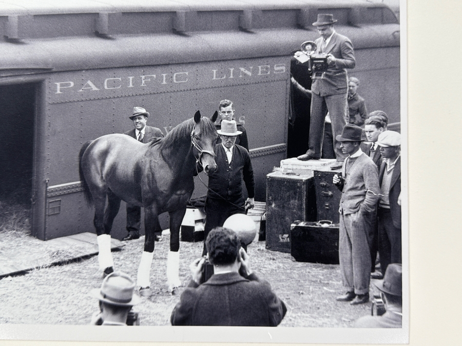 B&W Photograph Of Seabisquit Champion Thoroughbred Racehorse Arriving At Belmont Park In 1938 Via Pacific Lines Railroad Photo 10 X 8 [Photo 2]