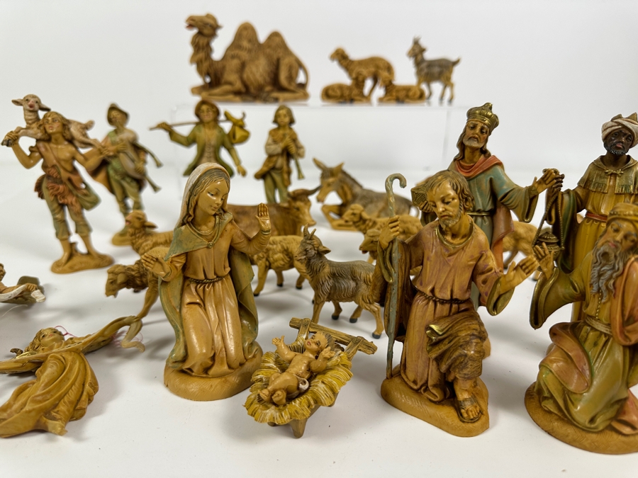Collection Of Italian Fontanini By Roman Nativity Set Polymer Figures [Photo 1]