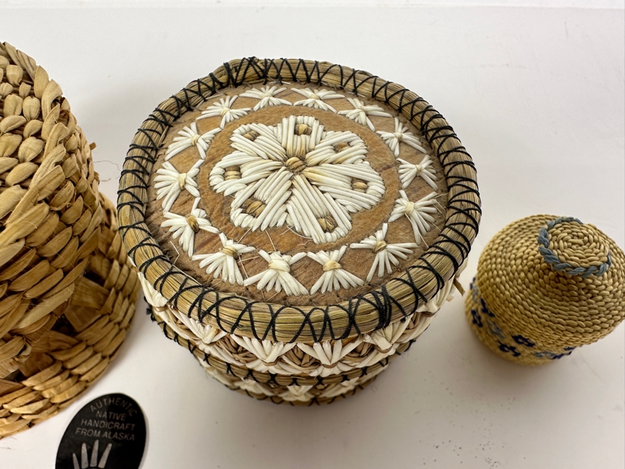 Just Added - Small Woven Native American Alaskan Box With Lid (L), Manitoulin Island Ontario Canada Quill Box With Porcupine Quill Embroidery Work (M) And A Akutan Aleutians Alaska Small Box With Lid [Photo 3]