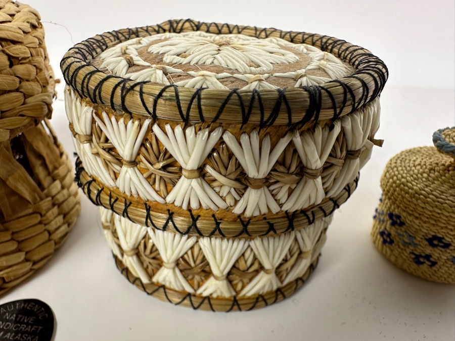 Just Added - Small Woven Native American Alaskan Box With Lid (L), Manitoulin Island Ontario Canada Quill Box With Porcupine Quill Embroidery Work (M) And A Akutan Aleutians Alaska Small Box With Lid [Photo 2]