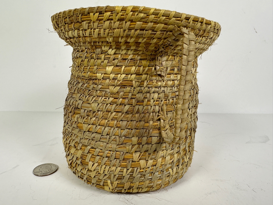 Just Added - Vintage Gullah Sweetgrass Pine Needle Basket With Handle 6W X 5.5H [Photo 6]