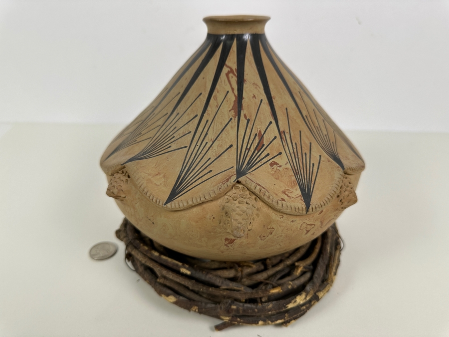 Just Added - Martha M De Quezada Mata Ortiz Turtle Effigy Pottery 8W X 7.5H [Photo 3]