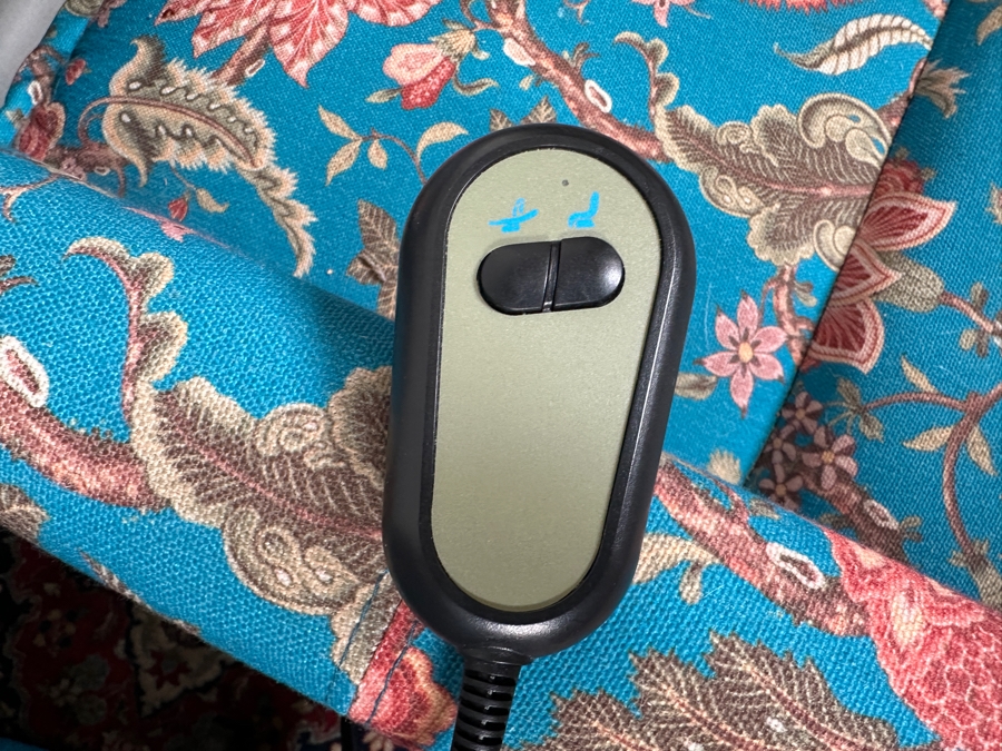 Just Added - Pair Of Electric Lift Armchairs By Hulala Home 26W X 29D X 39H [Photo 6]