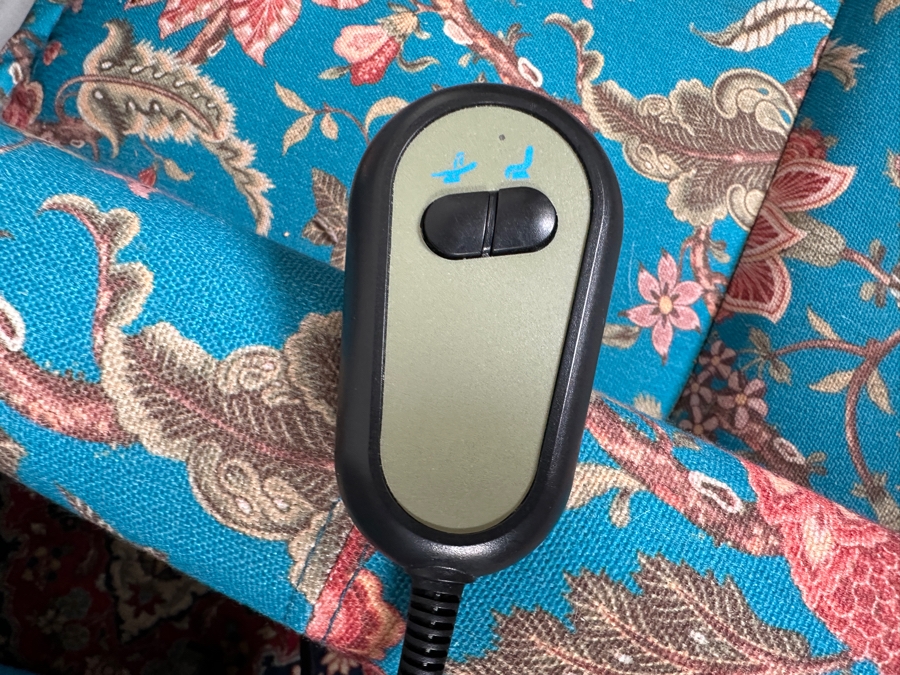 Just Added - Pair Of Electric Lift Armchairs By Hulala Home 26W X 29D X 39H [Photo 5]