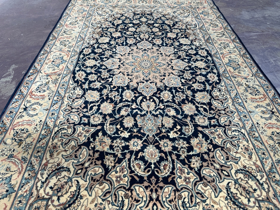 Finely Hand Knotted Wool Persian Area Rug 41 X 72 [Photo 4]