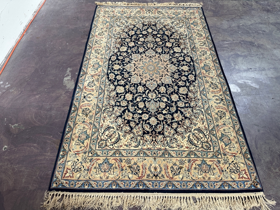 Finely Hand Knotted Wool Persian Area Rug 41 X 72 [Photo 2]