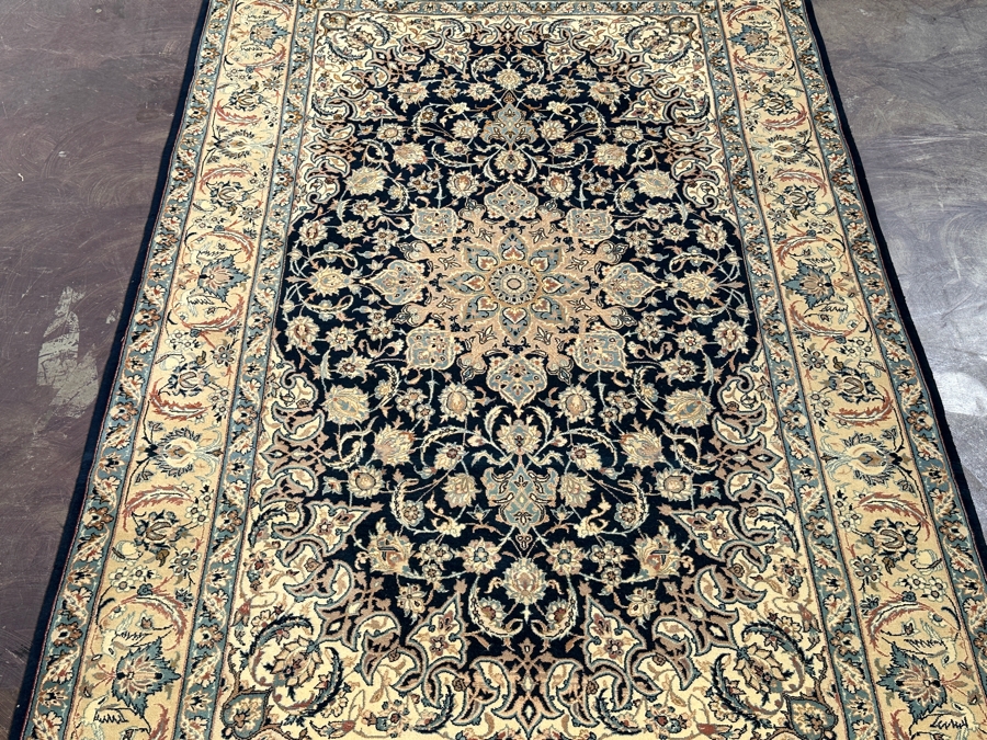 Finely Hand Knotted Wool Persian Area Rug 41 X 72 [Photo 5]