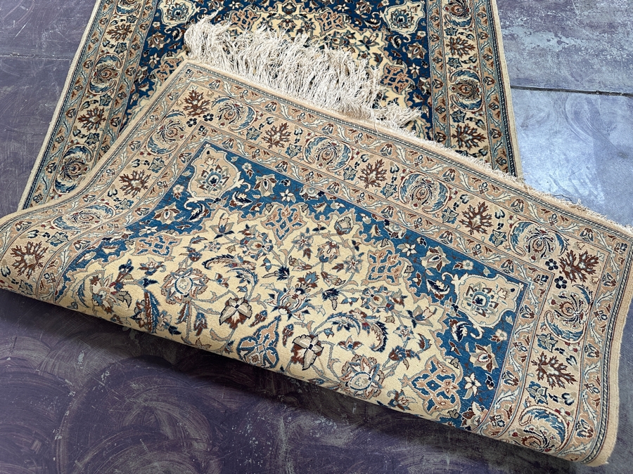 Finely Hand Knotted Wool Persian Area Rug 45.5 X 80 [Photo 15]