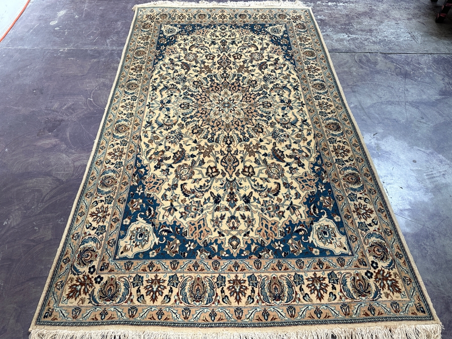 Finely Hand Knotted Wool Persian Area Rug 45.5 X 80 [Photo 4]