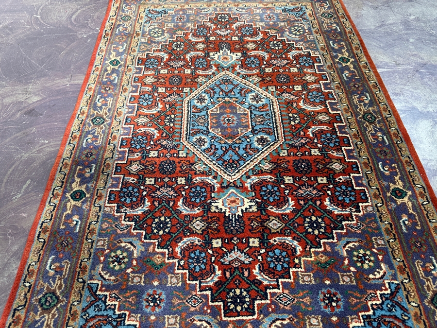 Hand Knotted Wool Persian Area Rug 31 X 50 [Photo 5]