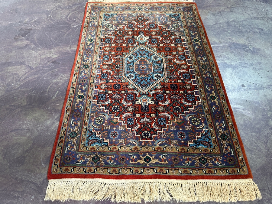Hand Knotted Wool Persian Area Rug 31 X 50 [Photo 3]