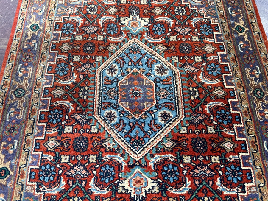 Hand Knotted Wool Persian Area Rug 31 X 50 [Photo 4]