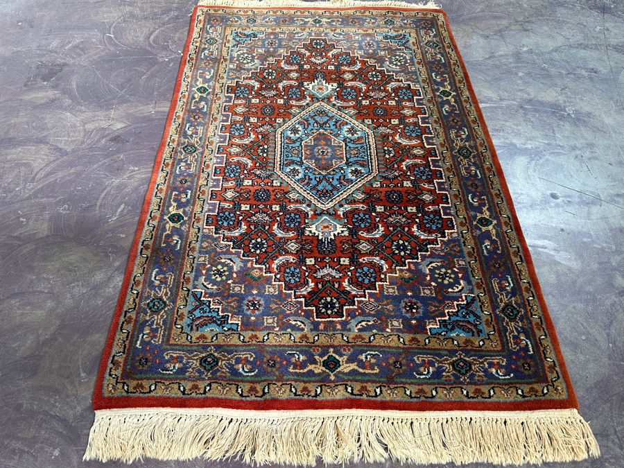 Hand Knotted Wool Persian Area Rug 31 X 50 [Photo 2]