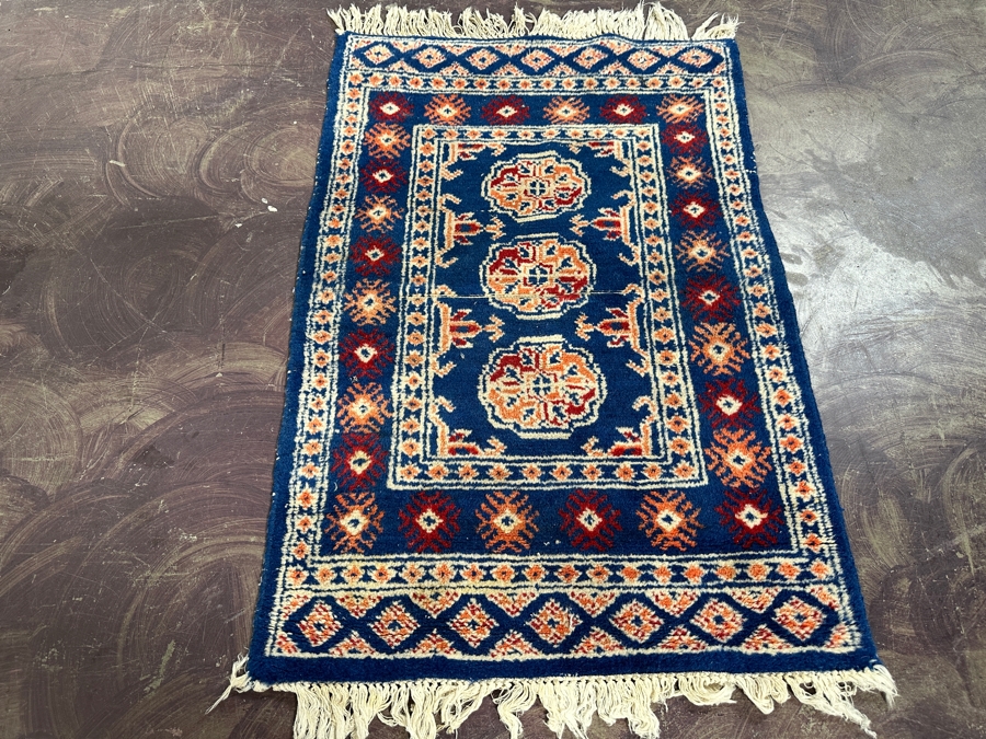 Hand Knotted Wool Persian Area Rug 24.5 X 38 [Photo 3]