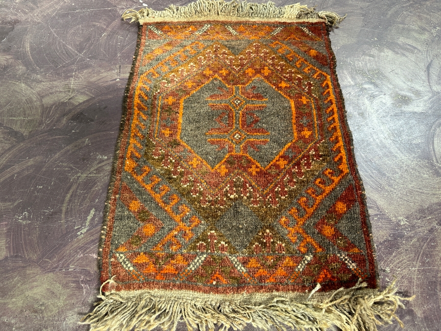 Hand Knotted Wool Persian Area Rug 18.5 X 26 [Photo 3]