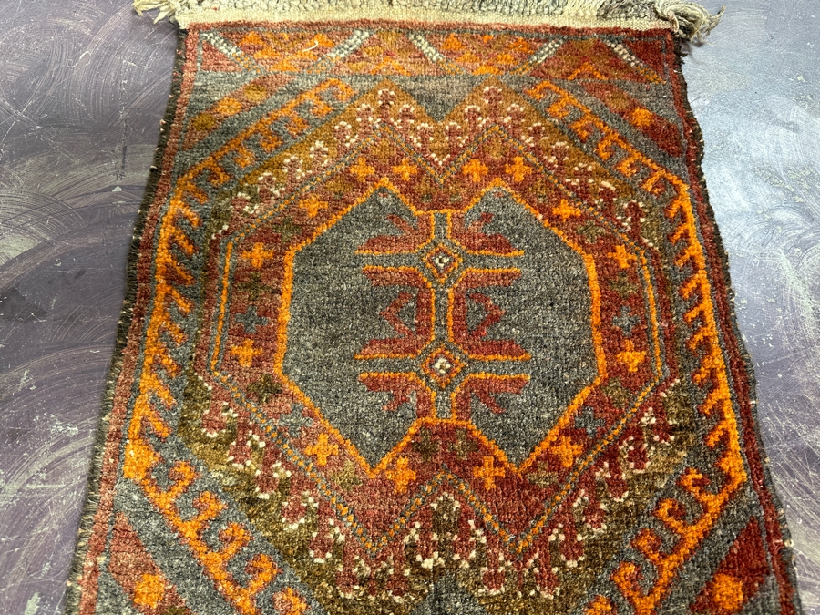 Hand Knotted Wool Persian Area Rug 18.5 X 26 [Photo 4]