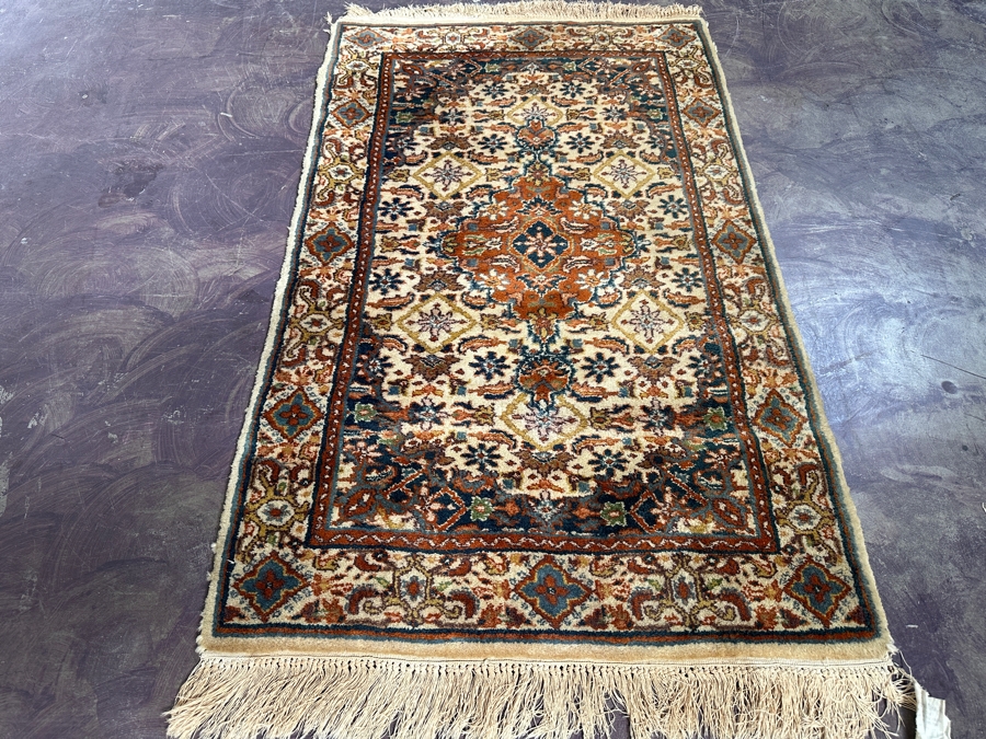 Hand Knotted Wool Persian Area Rug Made In India 31 X 53 [Photo 3]