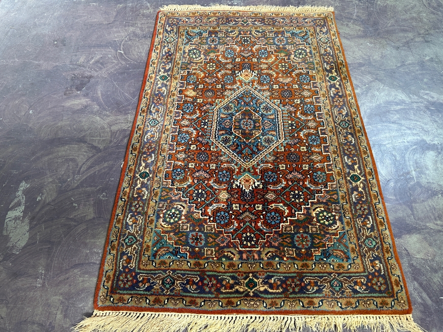 Hand Knotted Wool Persian Area Rug 31.5 X 51 [Photo 3]