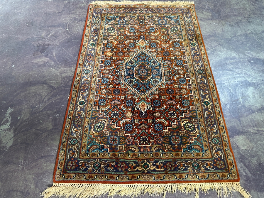 Hand Knotted Wool Persian Area Rug 31.5 X 51 [Photo 2]